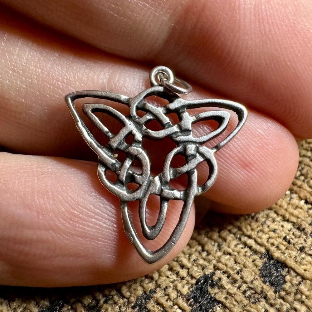 Vintage Silver Celtic knot pendant.